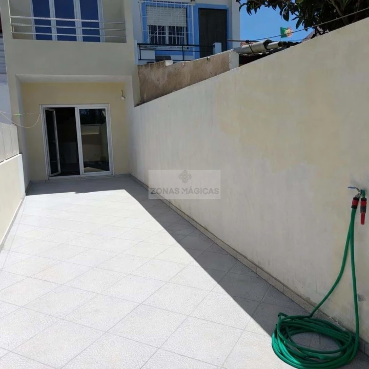 Moradia T2 para Venda em Odiaxere Foto 15