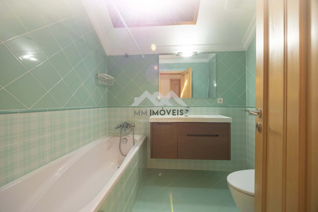 Moradia T5 para Venda em Grijo Foto 37