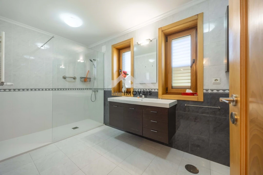 Moradia T5 para Venda em Grijo Foto 44