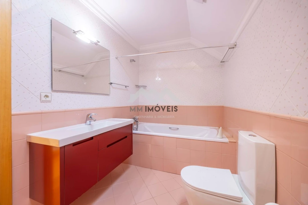 Moradia T5 para Venda em Grijo Foto 26