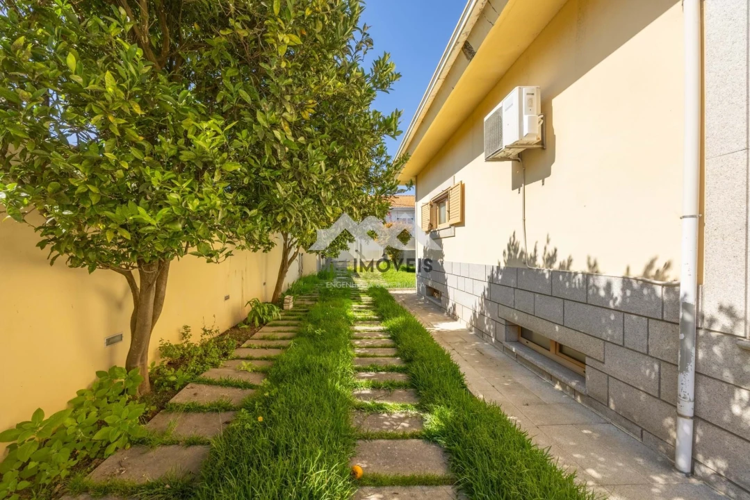 Moradia T5 para Venda em Grijo Foto 60