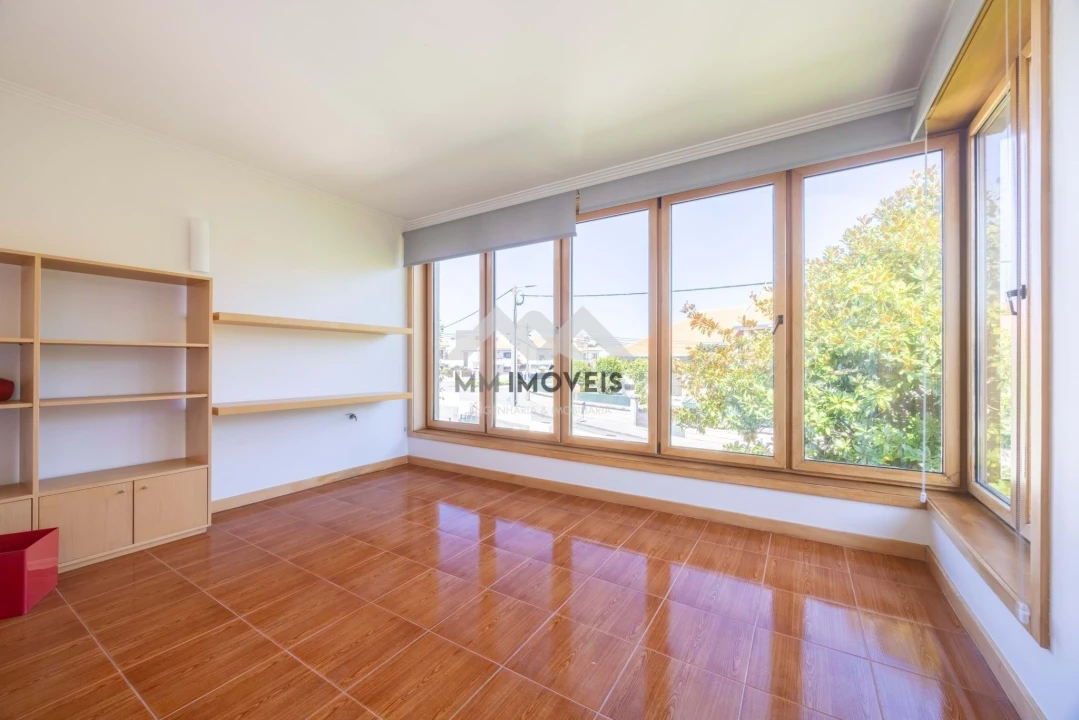 Moradia T5 para Venda em Grijo Foto 53