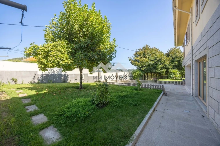 Moradia T5 para Venda em Grijo Foto 65