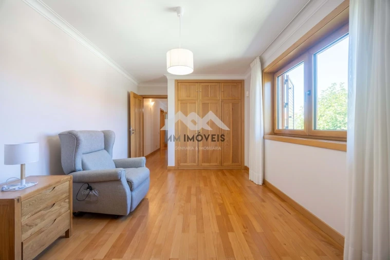 Moradia T5 para Venda em Grijo Foto 47