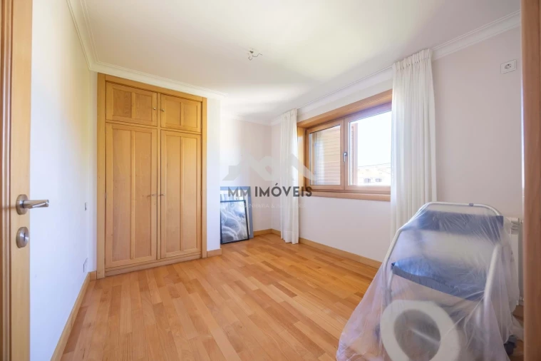 Moradia T5 para Venda em Grijo Foto 50