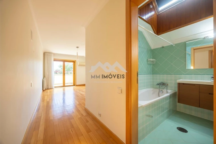 Moradia T5 para Venda em Grijo Foto 38