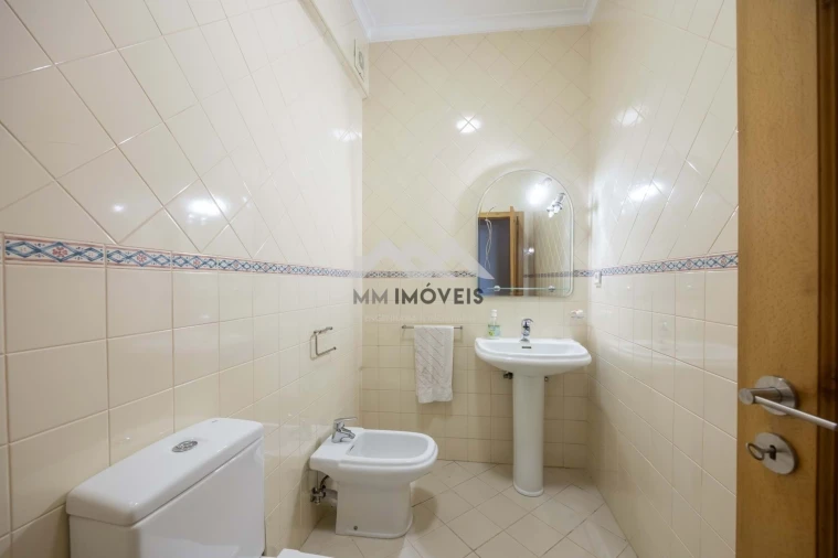 Moradia T5 para Venda em Grijo Foto 70