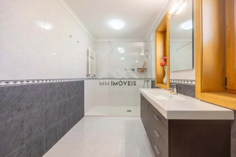 Moradia T5 para Venda em Grijo Foto 45