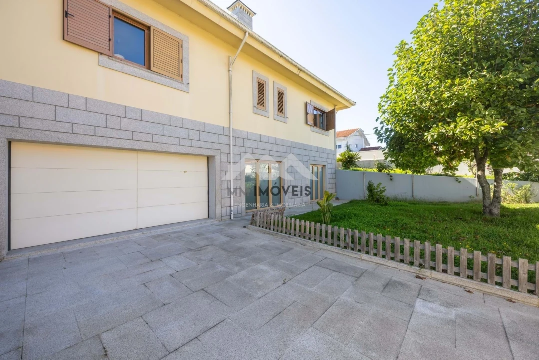 Moradia T5 para Venda em Grijo Foto 46