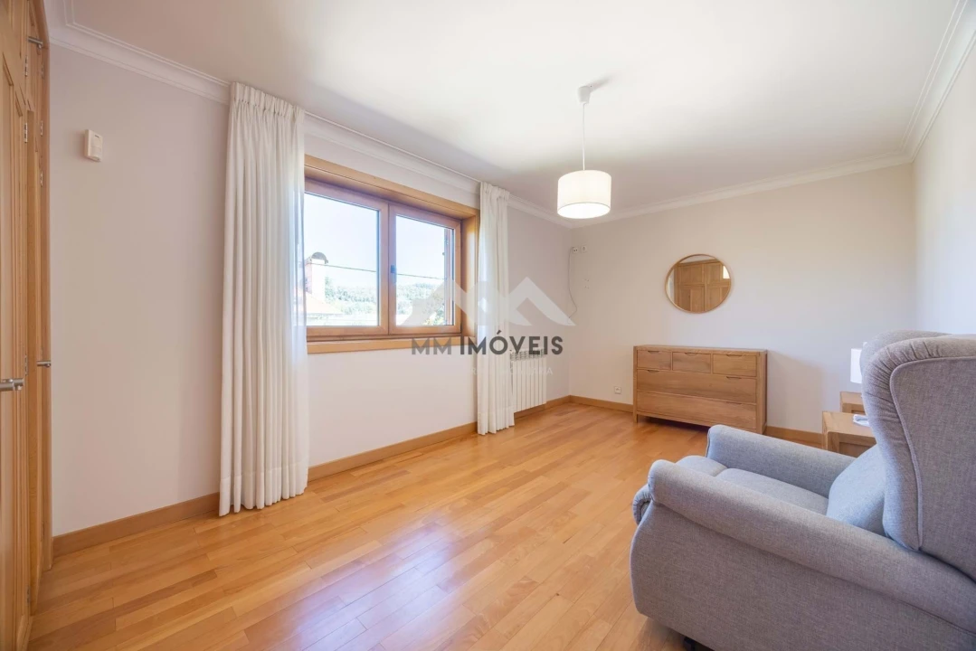 Moradia T5 para Venda em Grijo Foto 48