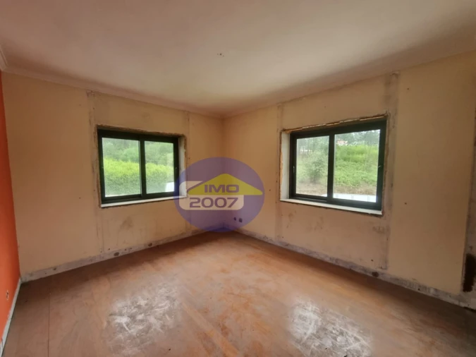 Moradia T3 para Venda em Escapães Foto 3