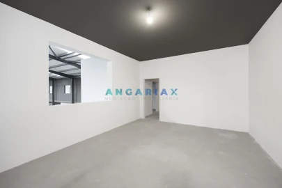 Armazém para Venda em Maiorga