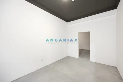 Armazém para Venda em Maiorga