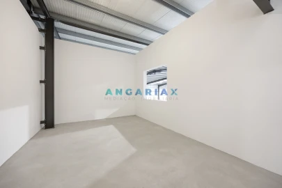 Armazém para Venda em Maiorga