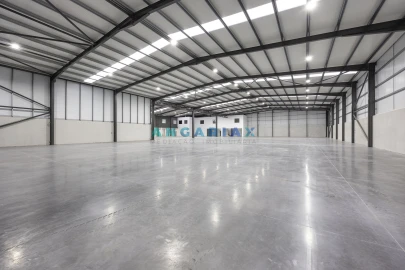 Armazém para Venda em Maiorga