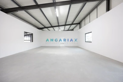 Armazém para Venda em Maiorga