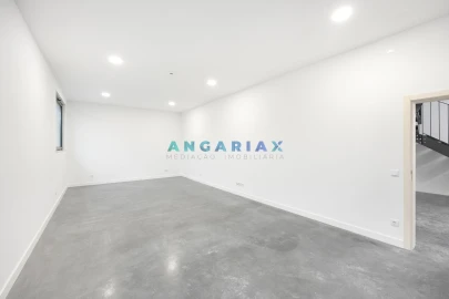 Armazém para Venda em Maiorga