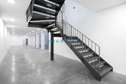 Armazém para Venda em Maiorga