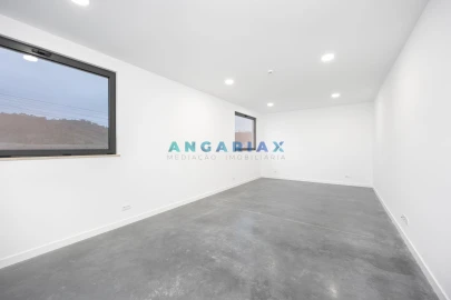 Armazém para Venda em Maiorga