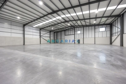 Armazém para Venda em Maiorga