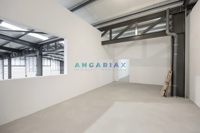 Armazém para Venda em Maiorga