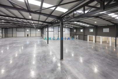 Armazém para Venda em Maiorga