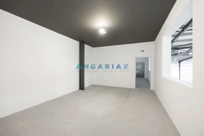 Armazém para Venda em Maiorga