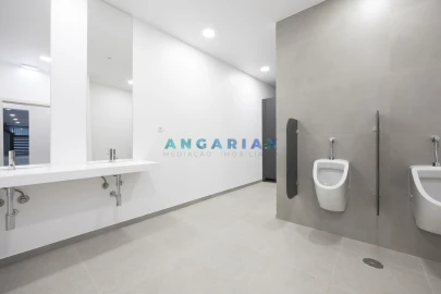 Armazém para Venda em Maiorga