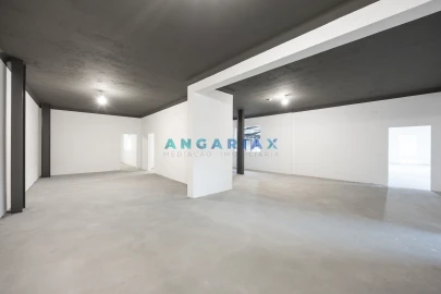 Armazém para Venda em Maiorga