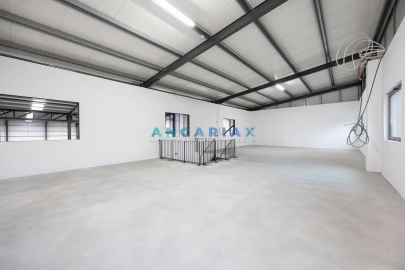 Armazém para Venda em Maiorga