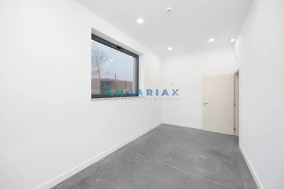 Armazém para Venda em Maiorga