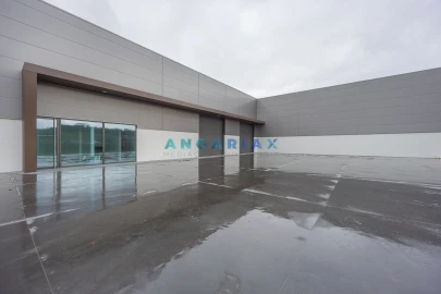 Armazém para Venda em Maiorga