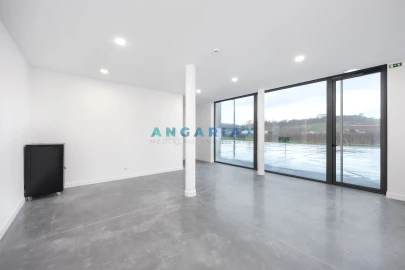 Armazém para Venda em Maiorga