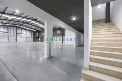 Armazém para Venda em Maiorga