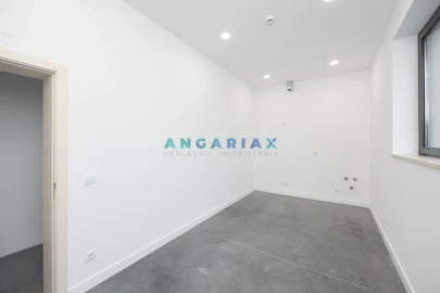 Armazém para Venda em Maiorga