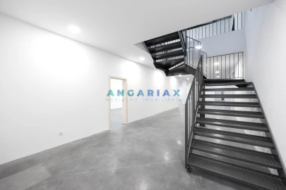 Armazém para Venda em Maiorga