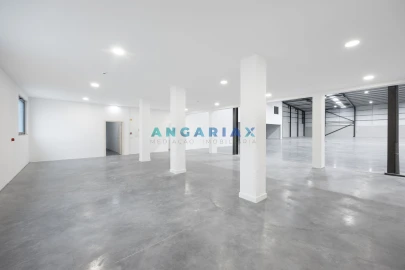 Armazém para Venda em Maiorga