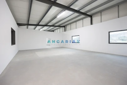 Armazém para Venda em Maiorga