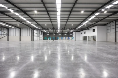 Armazém para Venda em Maiorga