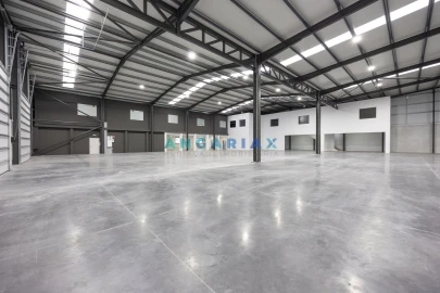 Armazém para Venda em Maiorga