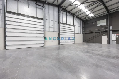 Armazém para Venda em Maiorga