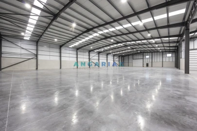 Armazém para Venda em Maiorga