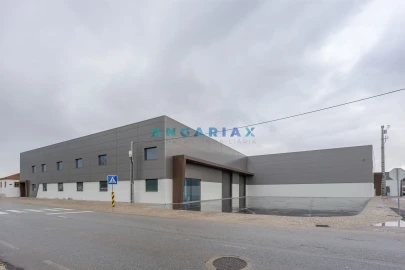 Armazém para Venda em Maiorga