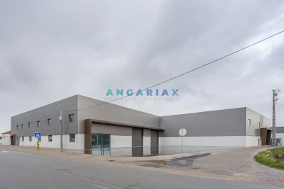 Armazém para Venda em Maiorga