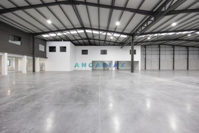 Armazém para Venda em Maiorga