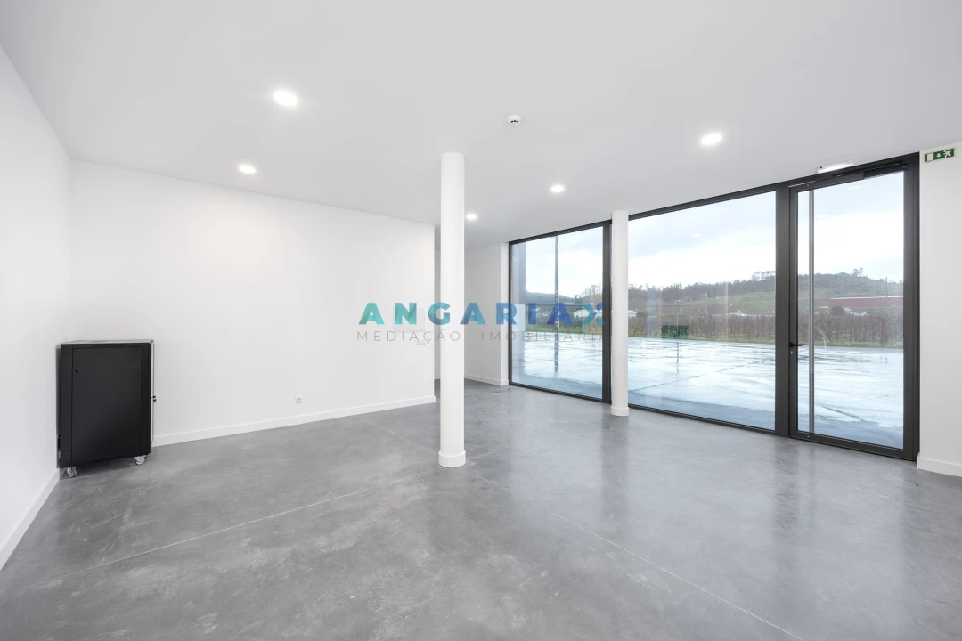 Armazém para Venda em Maiorga Foto 2