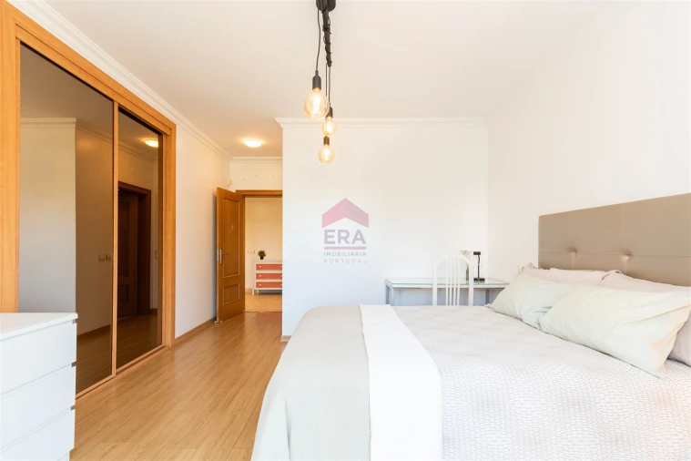 Moradia T3 para Venda em Faro (Sé e São Pedro) Foto 14