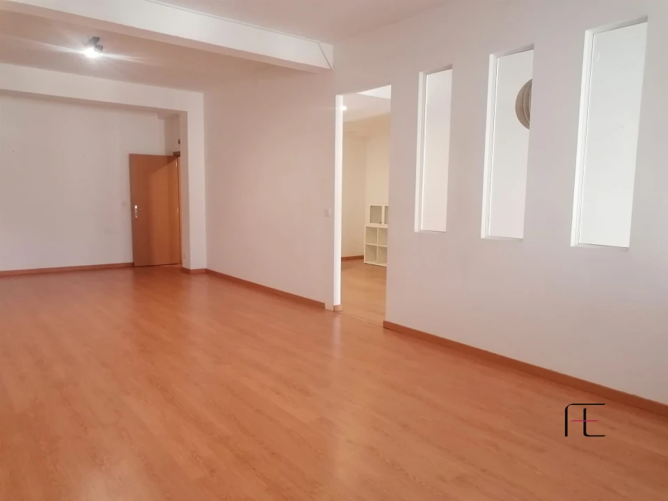 Loja para Venda em Baguim do Monte (Rio Tinto) Foto 1