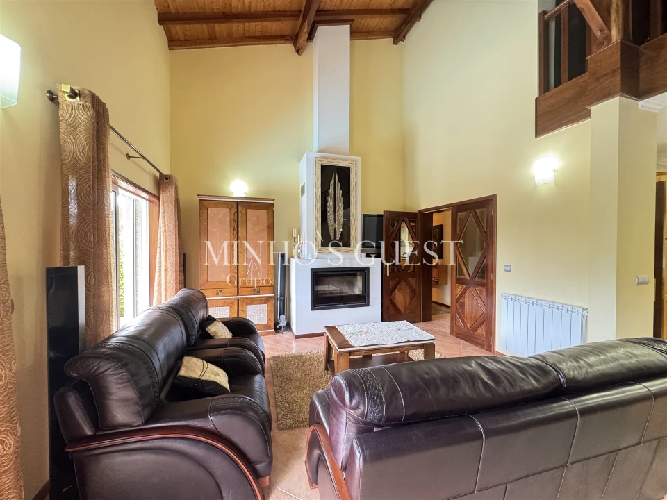 Moradia T4 para Venda em Rio Caldo Foto 10