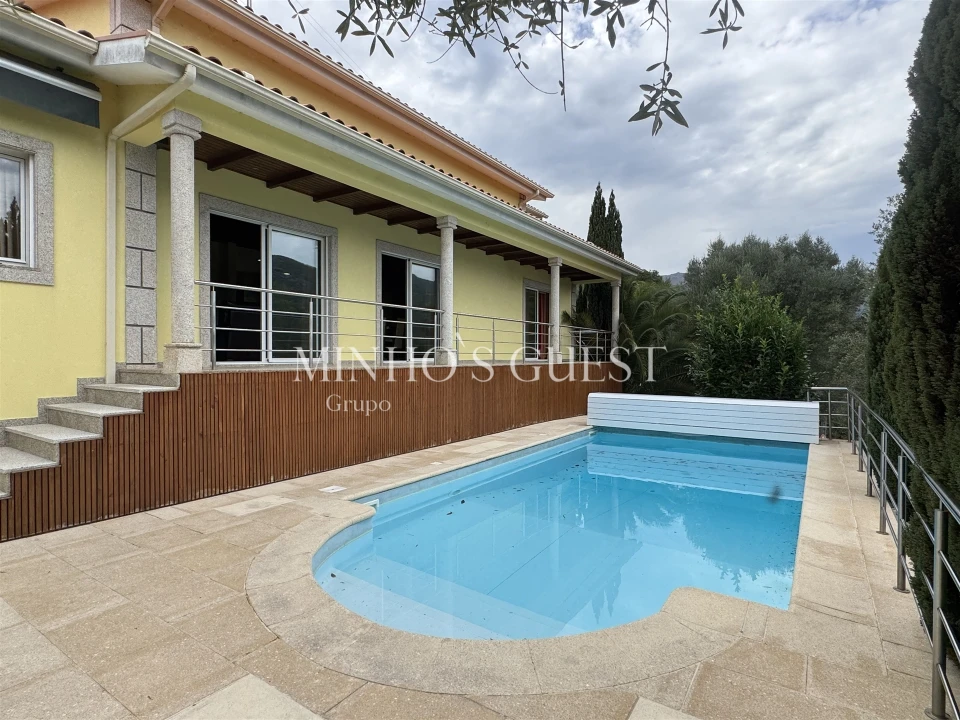 Moradia T4 para Venda em Rio Caldo Foto 2